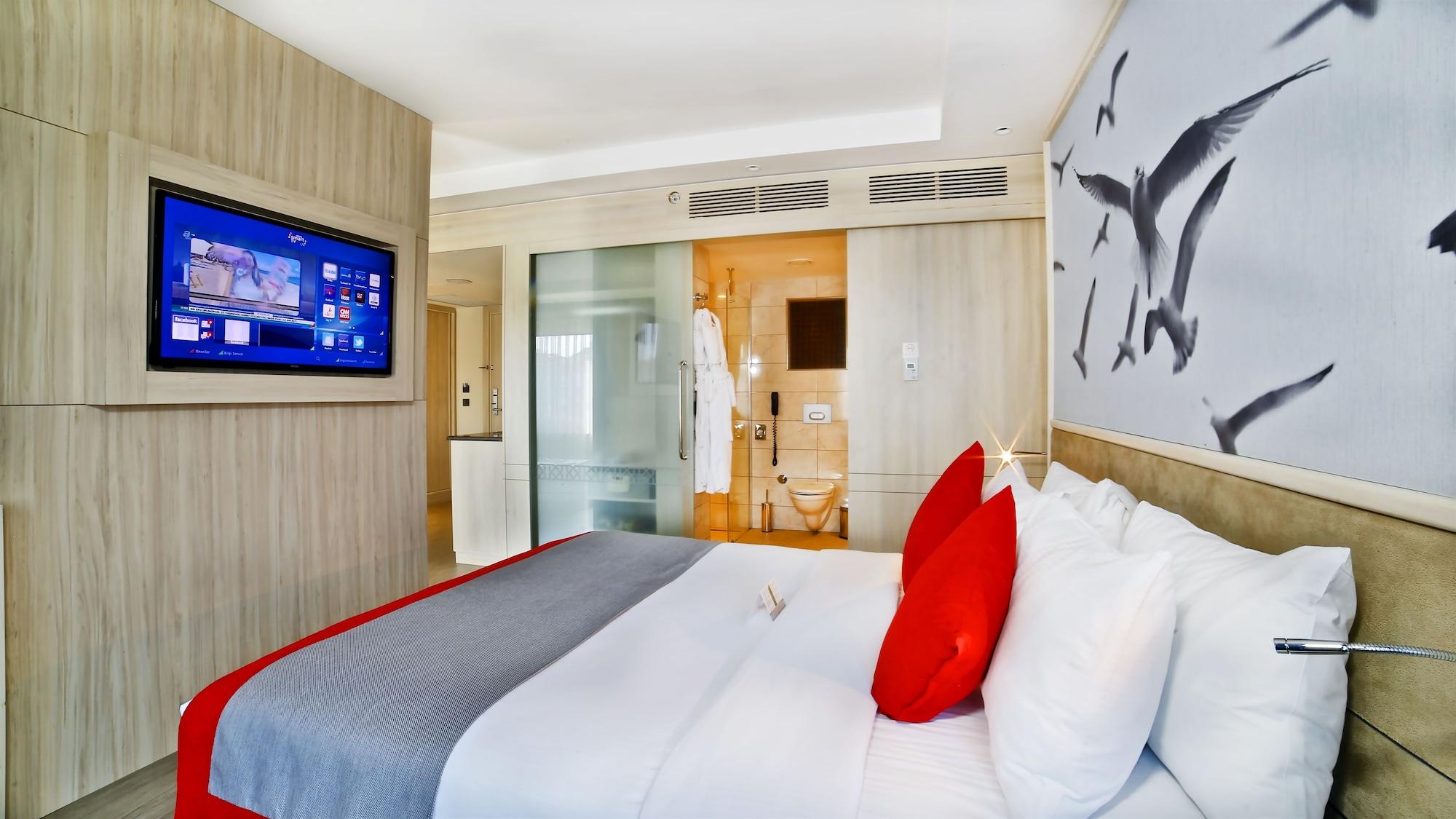Hotel Ramada By Wyndham Old 4*
